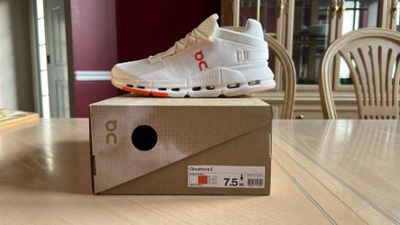 Oncloud Women’s Sneakers.  Cloudnova2.  White/Flame.  Size 7.5.