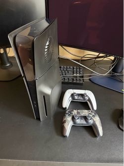 PS5 Slim with disc drive & 2 controllers and 1 game bundle