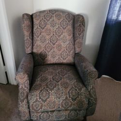 Beautiful Recliner 70 Only In Very Good Condition MACY PRODUCT 