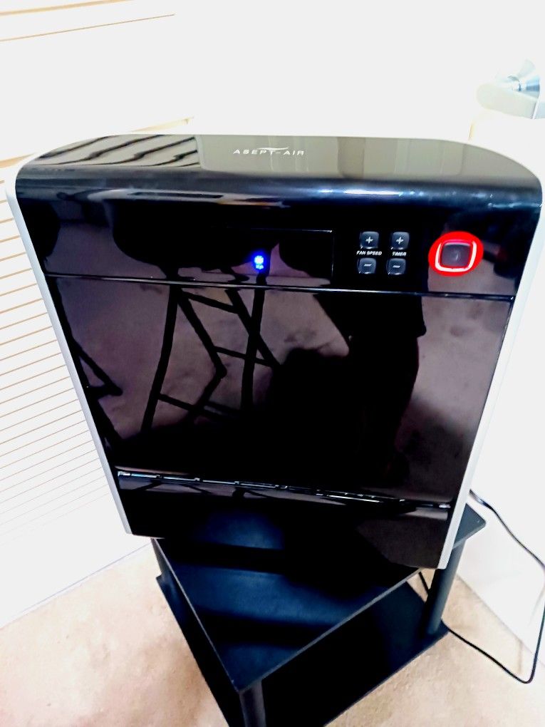 Air Purify/airconditioner 4-speed 12 Hour Timer Low Medium And High Absolutely Gorgeous Glossy Black Brand New Filter Beautiful LEDs Full Display