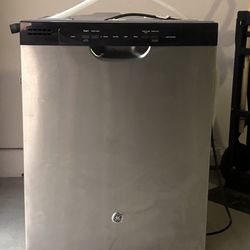 Efficient Cleaning Made Easy: GE GDF510PSJ0SS Dishwasher Up for Grabs!