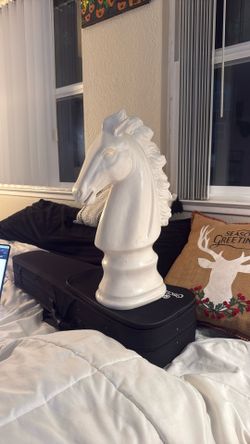 Sculpture - Knight / Horse Head (White)