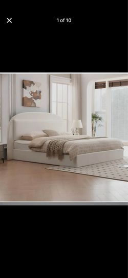 Brand new king bed with with hydraulic storage mechanism ( There is a damage) Please check the listing