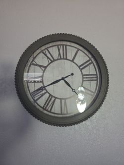 Round Clock (Kirkland)