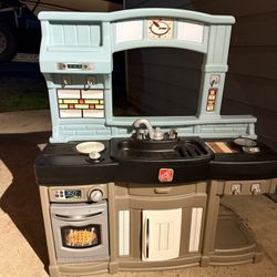 Play Kitchen 