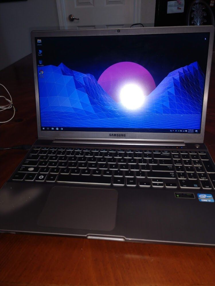 Samsung series 7 chronos laptop (charger included)