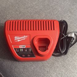 Milwaukee charger 12 volts