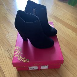 Women’s Candies Zippered Booties Black Suede Size 6