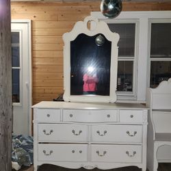 Girls Bedroom Set (3 Peices)