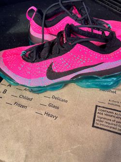 Nike Air VaporMax Flyknit Sneakers size 7 1/2