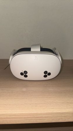 Meta Quest 3s VR Headset with Controllers and Case