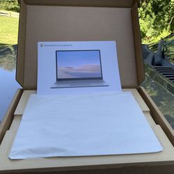 Microsoft Surface Laptop GO 10 Generation Intel i5 256GB SSD, 16GB RAM