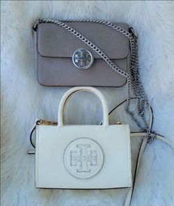 TORY BURCH Originales $140, por las dos.