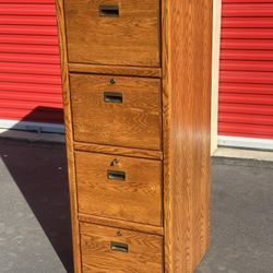 Filing Cabinet + Key