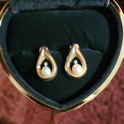 10k Yellow Gold Pearl And Diamond Accent Earrings 