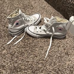High top Converse Size 7 Women’s 