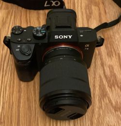 Sony A7 III Mirrorless Camera with SEL2870 Lens