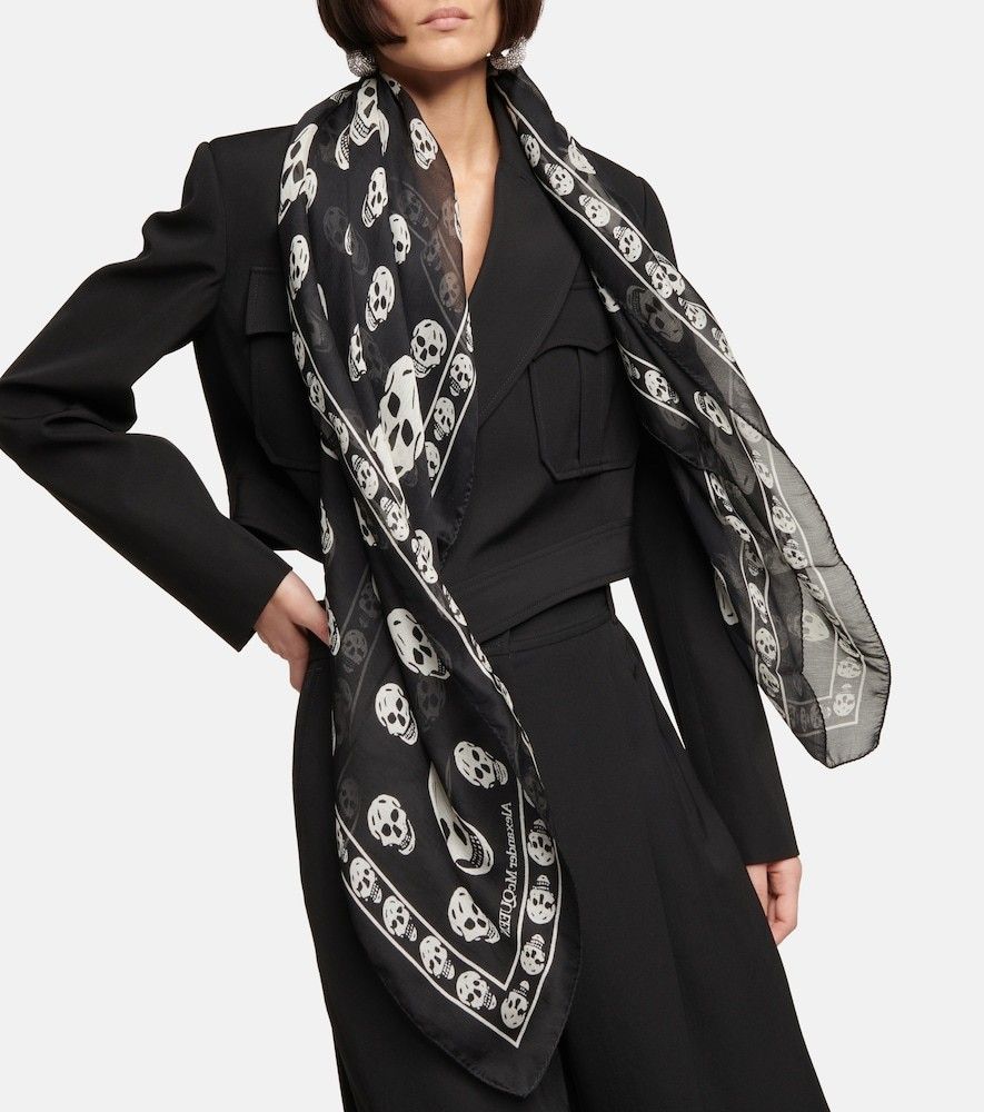 Alexander McQueen Black White Silk Chiffon Classic Skull Print Scarf ITALY $345