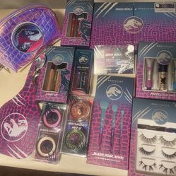 Jurassic Park Make Up Bundle 