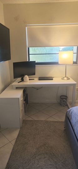 MONSLIPA Desk / Escritorio