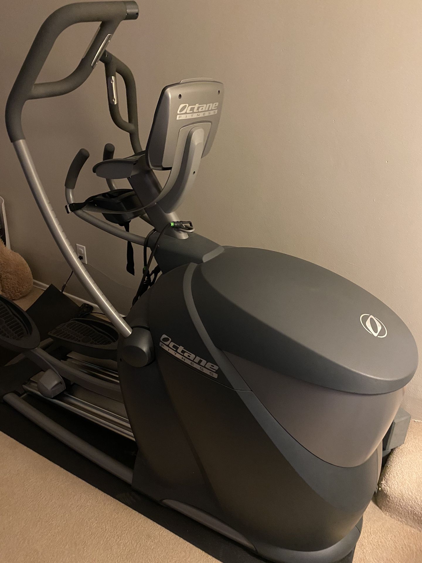 Fitness Octane Q47ci Elliptical Refurbished Octane Fitness Q47E