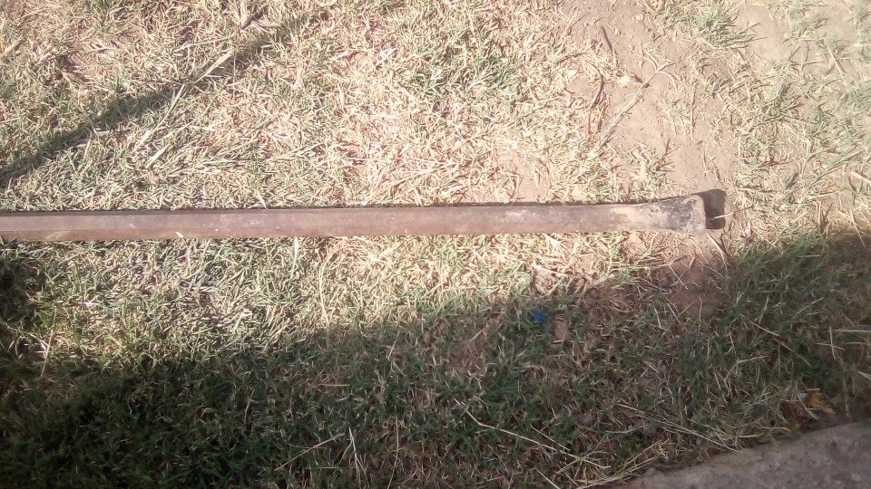 Rock Bar 8ft Maybe 9 One Chisel End One Point