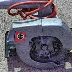 Black And Decker Circular Saw With Saw Blade