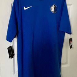 Men's Large Dallas Mavericks Nike Blue Tshirt and Zipway warm up pants set