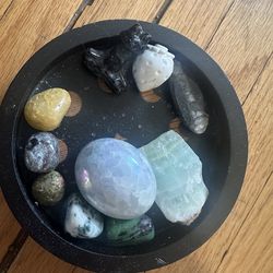 Various crystals +holder