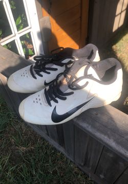 Baseball cleats