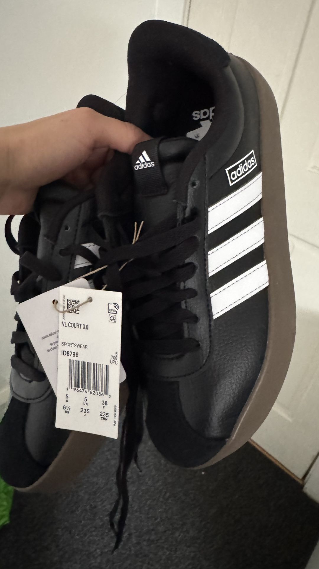 Adidas Sneakers