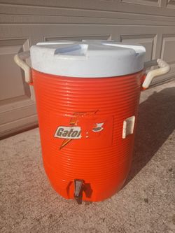 Gatorade Water Cooler 5 Gallon *20.00 Firm* 18" Tall x 12" Wide