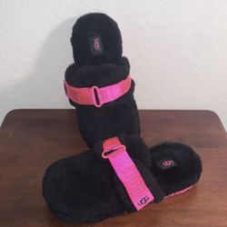 UGG BRAND NEW SIZE 6 CLOSED TOE VELCRO SLIP ON SLIDES