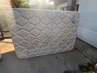 Full size mattress and box
