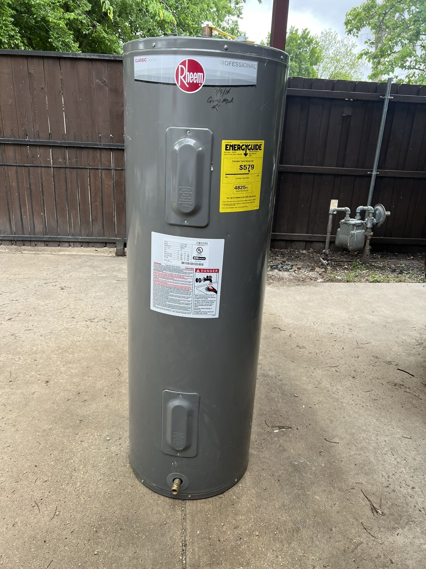 Rheem 50 Gallon Electric Water Heater Boiler for Sale in Dallas, TX OfferUp