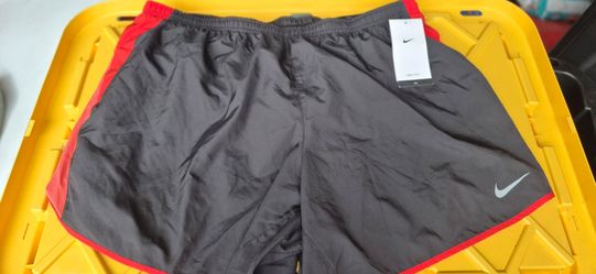 New womens nike shorts size xl