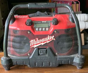 Milwaukee Rockford Fosgate Job Site Radio