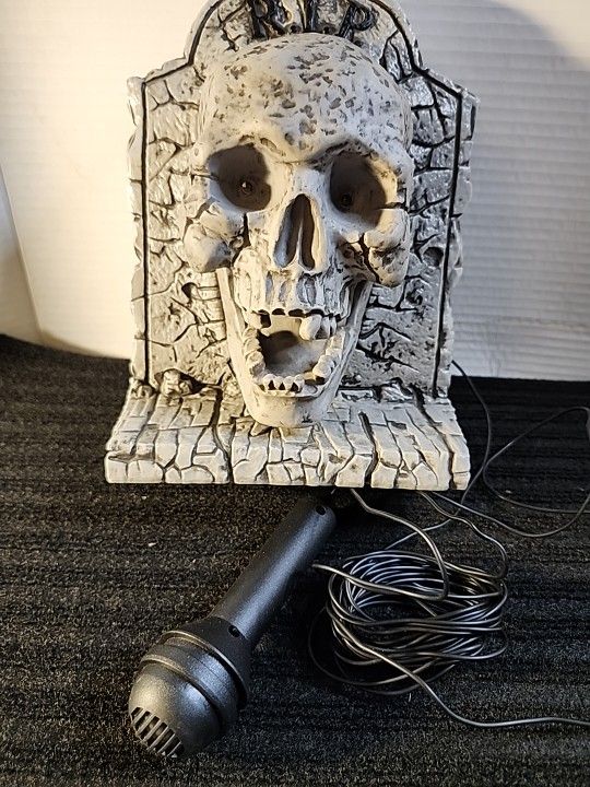 2001 Halloween Interactive "Talking Thru" Mr Jones Bones Skull 4 Voices