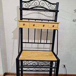 Kitchen shelf with 5 shelves for 5 bottles of wine. Black color. Metal and wood.