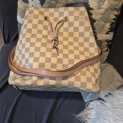 Louis Vuitton Bucket Bag Rose 
