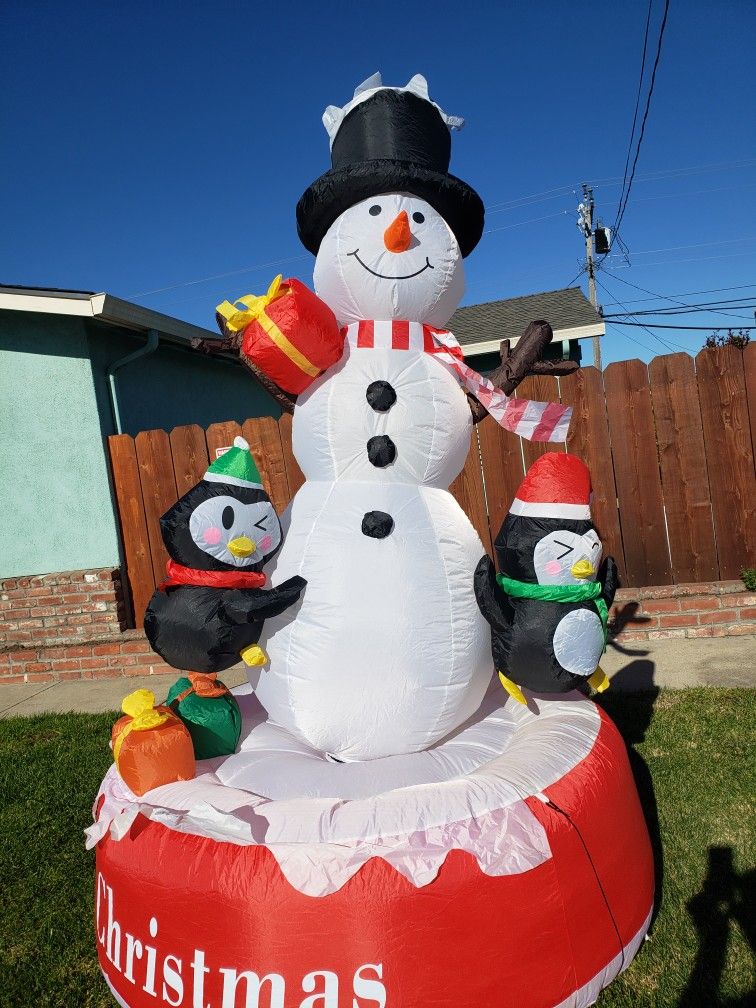Inflatable Rotating Christmas Snowman ⛄ with Penguins 