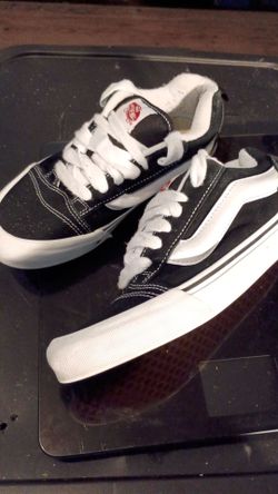VANS. KNU. SKOOL. UNISEX MEN'S 7.5.  9.0  FEMALE  PRE OWNED