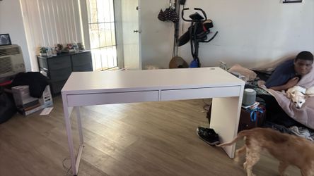It’s a long compute desk