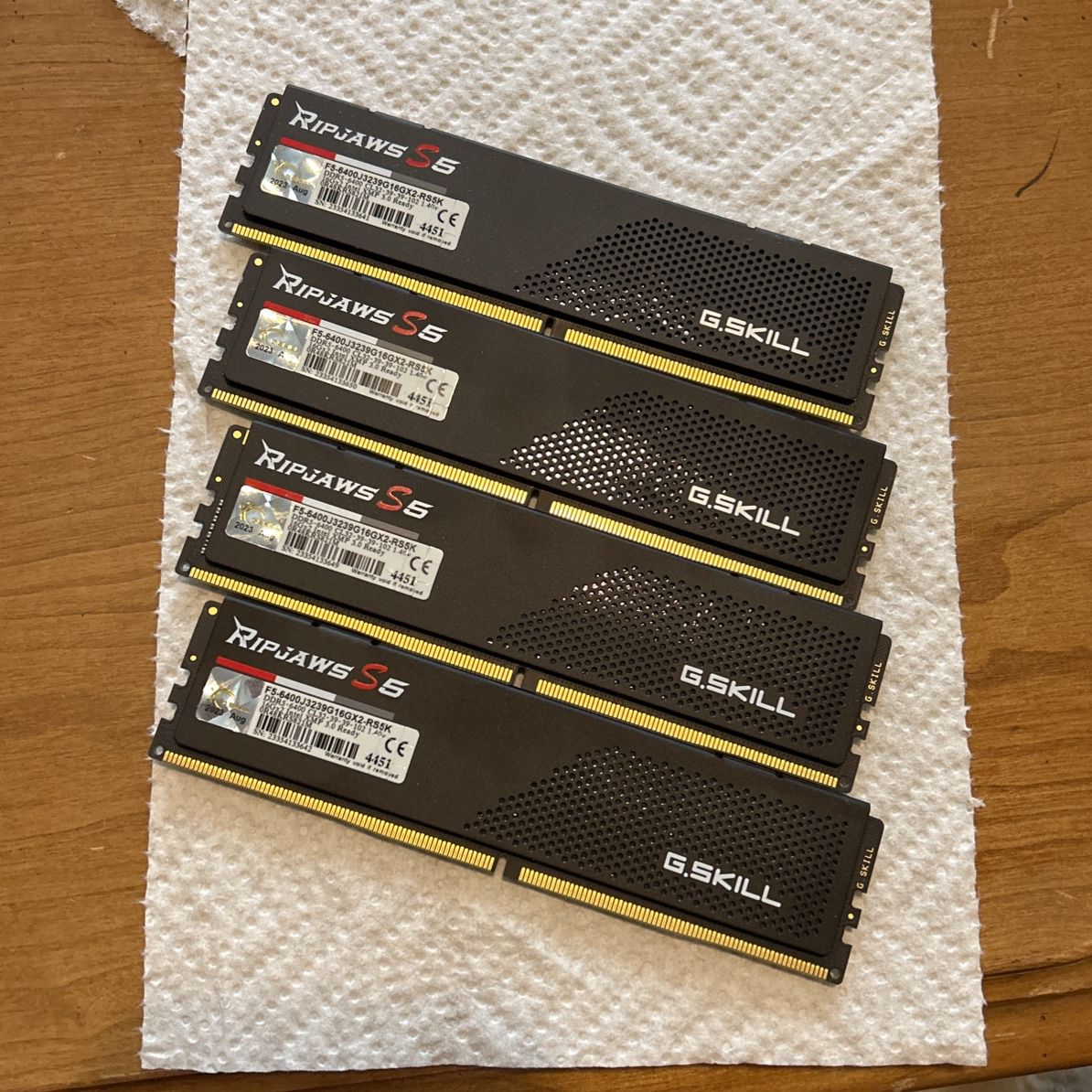 DDR5 G.Skill Ripjaws S5 ( 4 x 16GB )