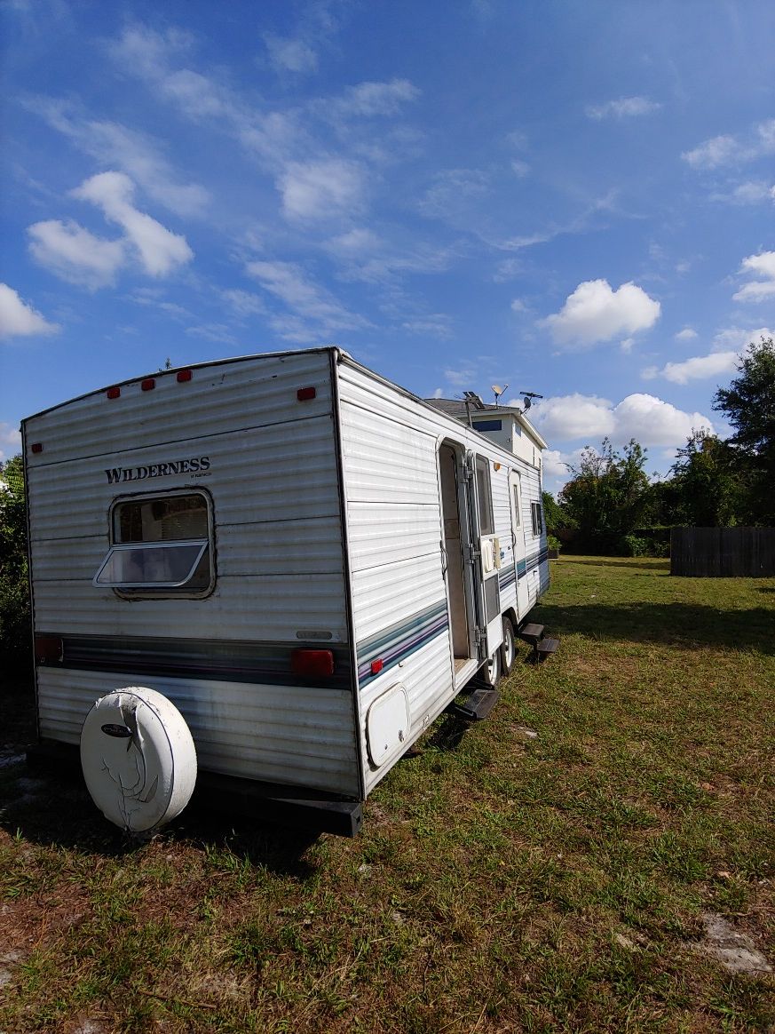 99 Wilderness 26 foot travel trailer to door entry