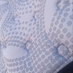 Queen Size Mattress And Box Spring 