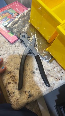 Revolving Hole Punch Pliers