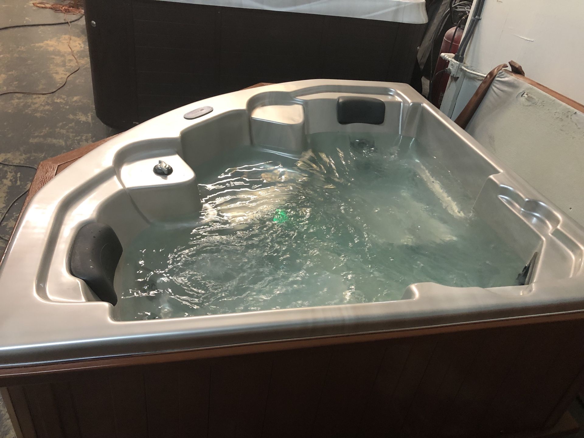Hot tub jacuzzi for Sale in Fort Lauderdale, FL OfferUp