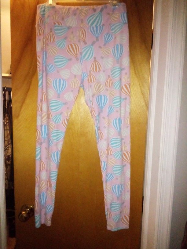 Really Cute Tall And Curvy LuLaRoe Leggings