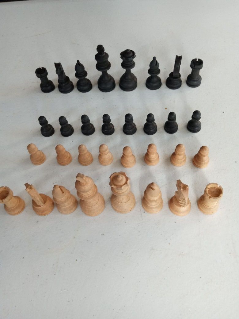 (Collectables) CHESS PIECES WOODEN